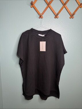 See and Be Seen Women's Black Textured Short Sleeve Top